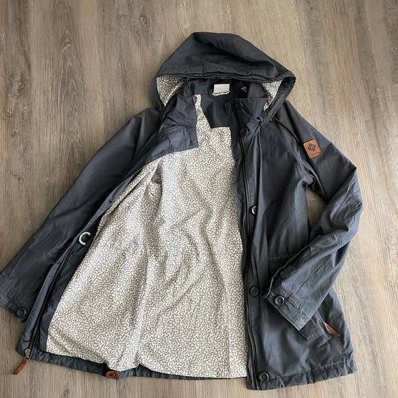 Columbia Women’s Jacket - Picture 2 of 4